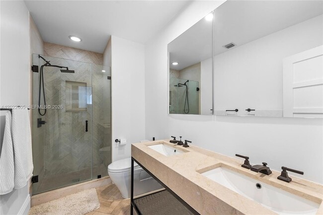 Building Photo - 5236 Pine Tree Dr