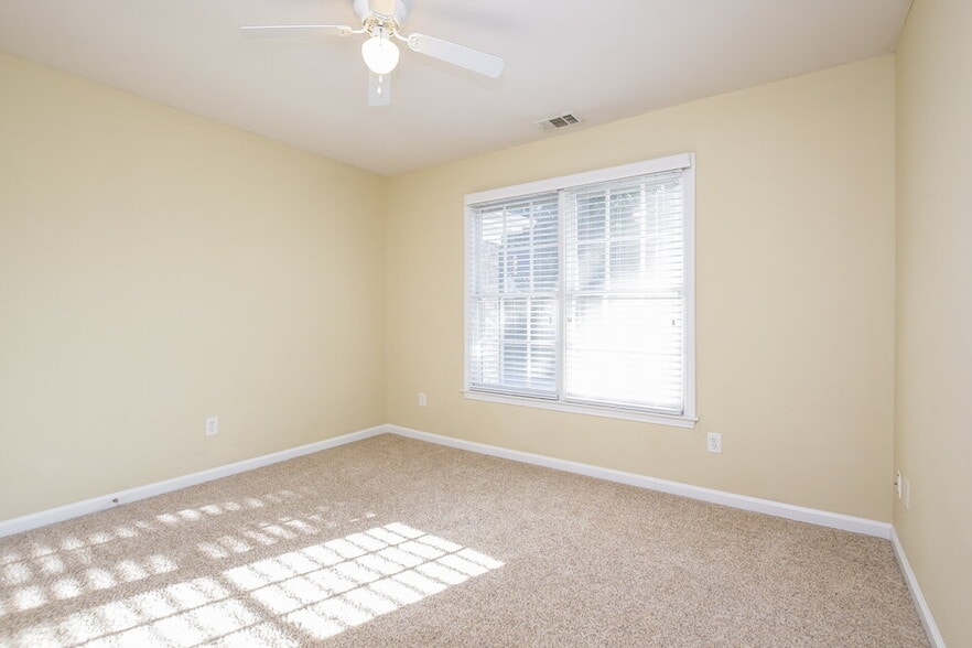 Building Photo - 1042 Amberton Ln