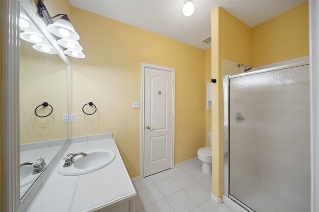 Building Photo - 16 Regency Pt