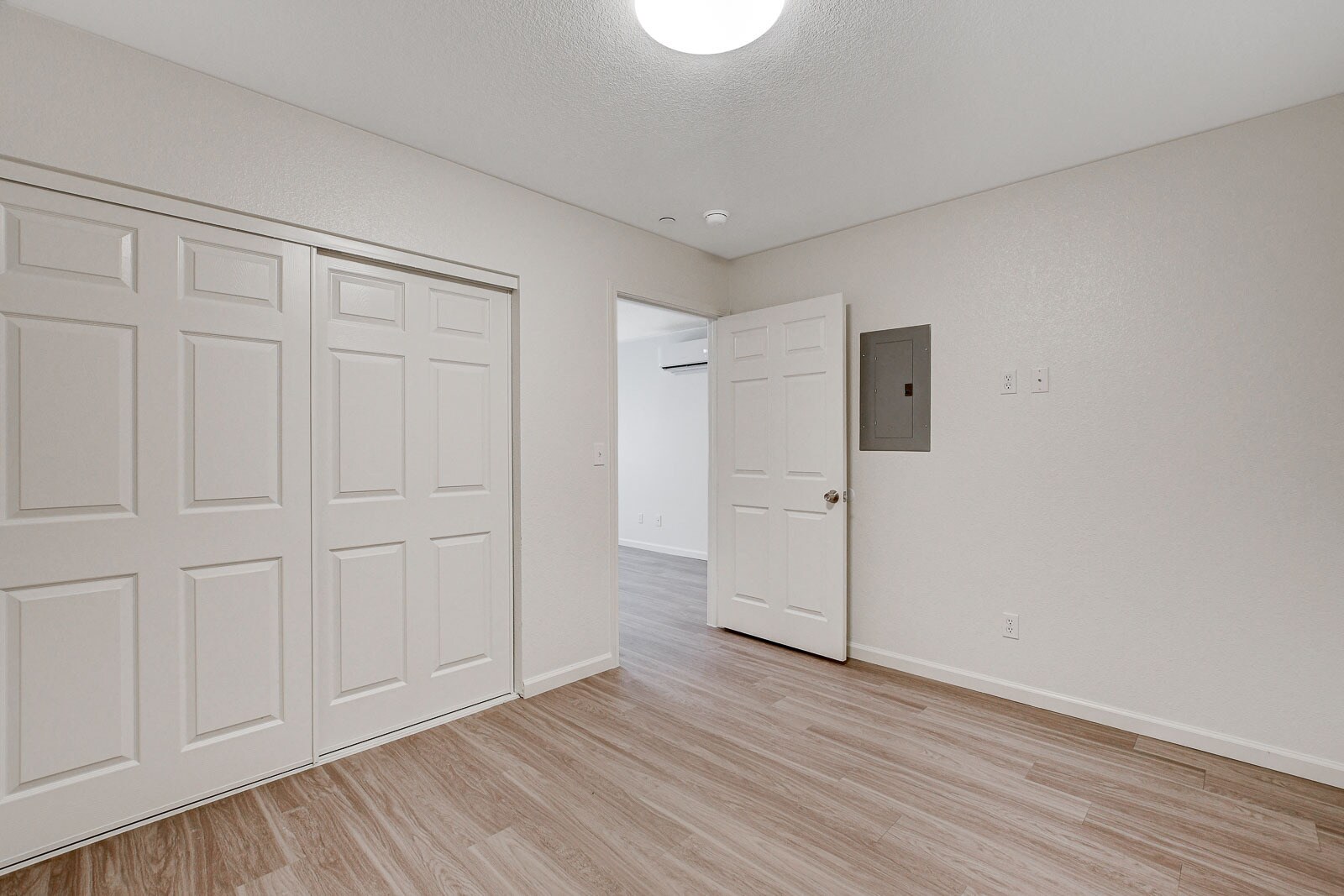 Building Photo - 405 S 10th St