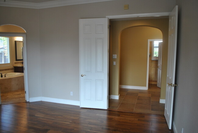 Building Photo - Gorgeous 4 Bedroom Home in the Stonebriar ...
