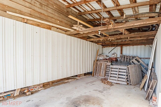 Building Photo - RENOVATED FARMHOUSE in Mt. Olive!