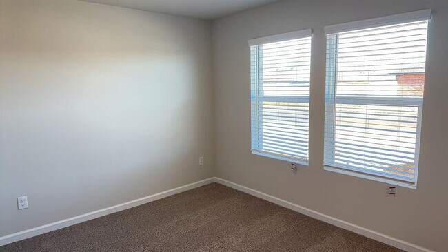 Building Photo - 6101 Green Meadow Ln