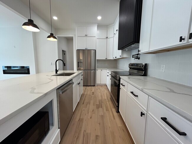 Building Photo - 73 Whitefoord Ave SE