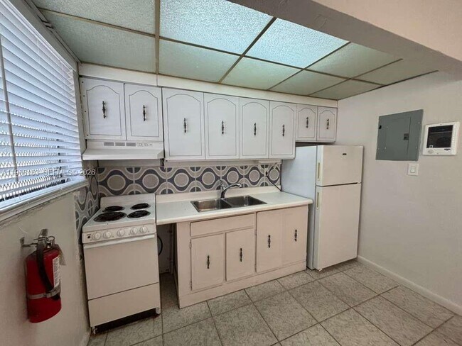 Building Photo - 301 Sharar Ave