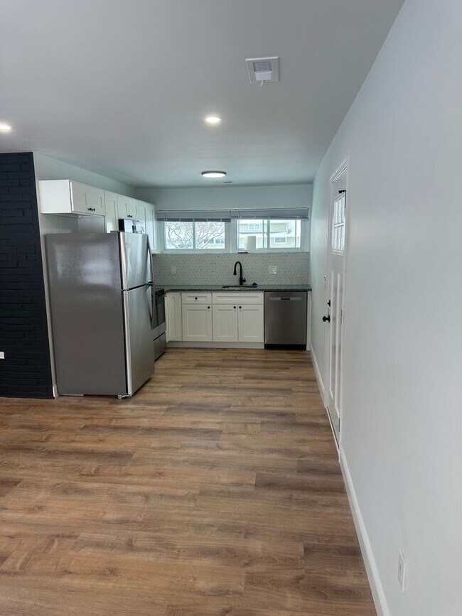 Building Photo - Renovated Pennsbury School District 4 bedroom 2 bath in North Park in Levittow PA Falls Twp.  Lar...