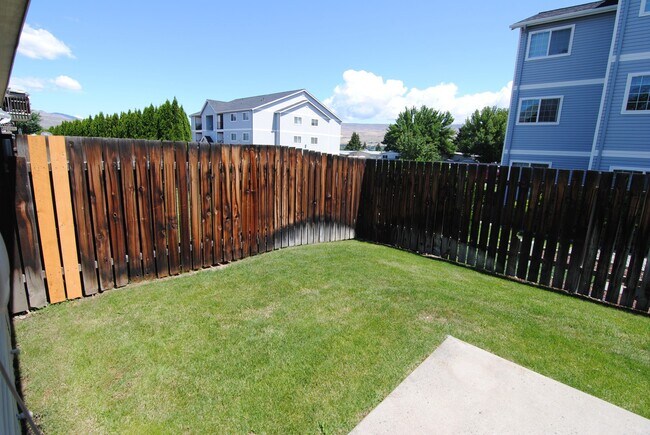 Building Photo - 1386 Brown St