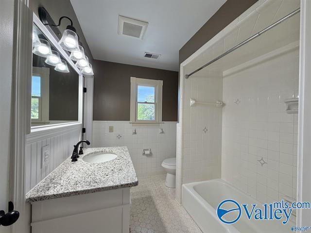 Building Photo - 1208 SE Willowbrook Dr