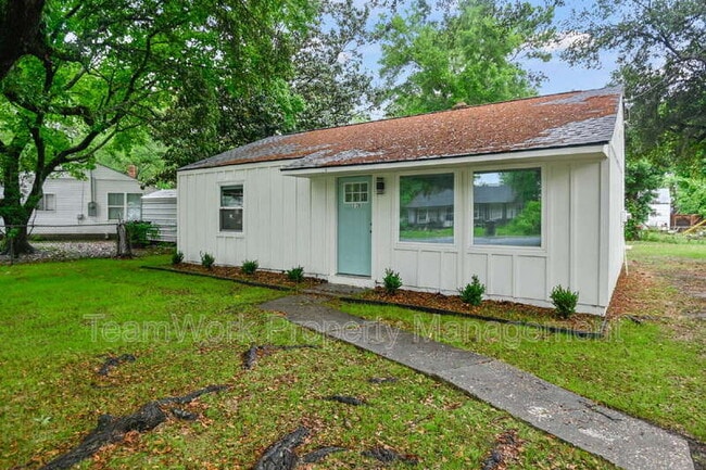 Building Photo - 3120 Matipan Ave