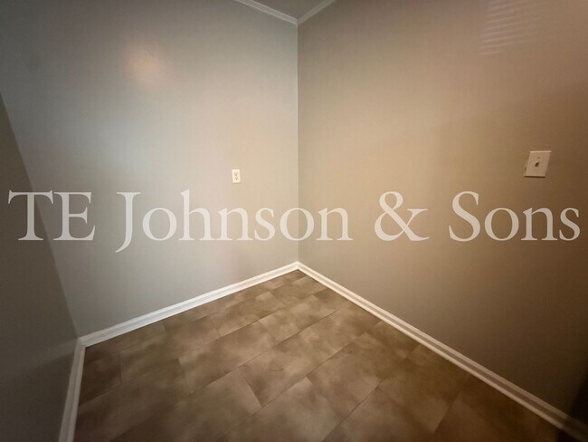 Building Photo - Charming 2 Bedroom Home with Rocking Chair Front Porch Near Downtown Winston-Salem