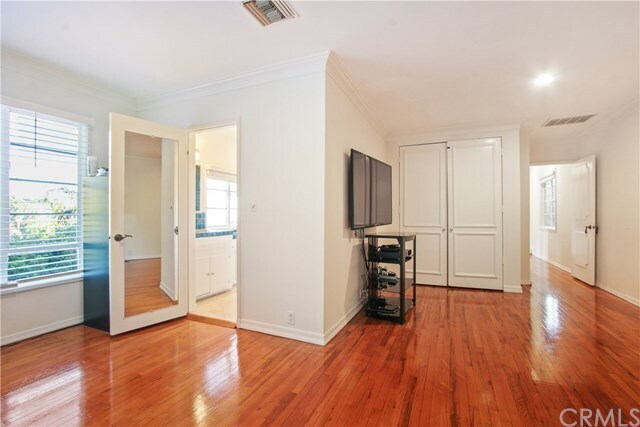 Building Photo - 1440 Sunset Plaza Dr