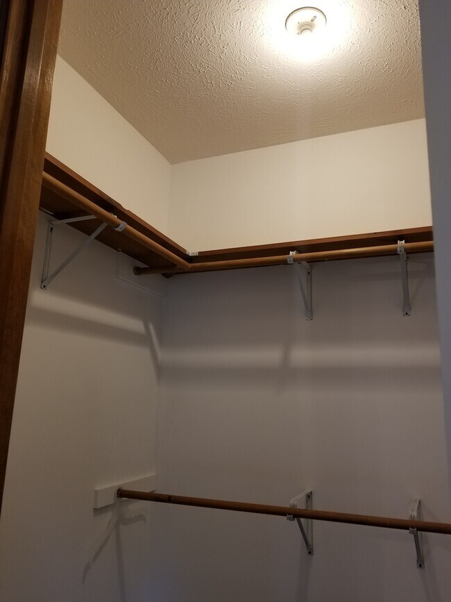 Building Photo - * August 2026* GREAT 3 Bed House!!