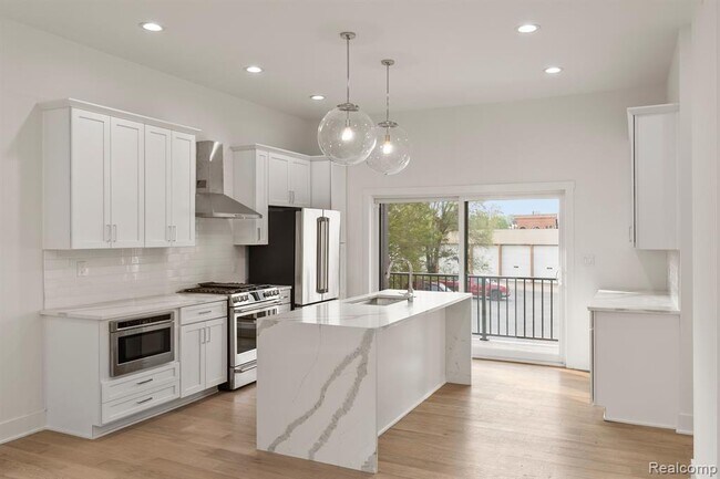 Building Photo - 2037 11th St