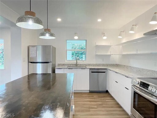 Building Photo - 2027 Maravilla Cir