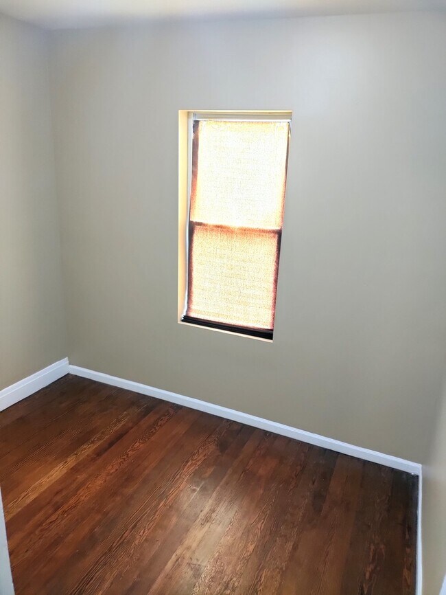 Building Photo - 7645 S Throop St