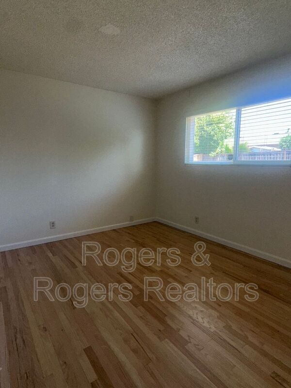 Building Photo - 2663 Westberry Dr