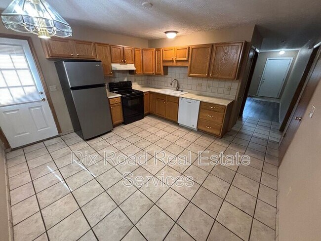 Building Photo - 983-A Pom Court