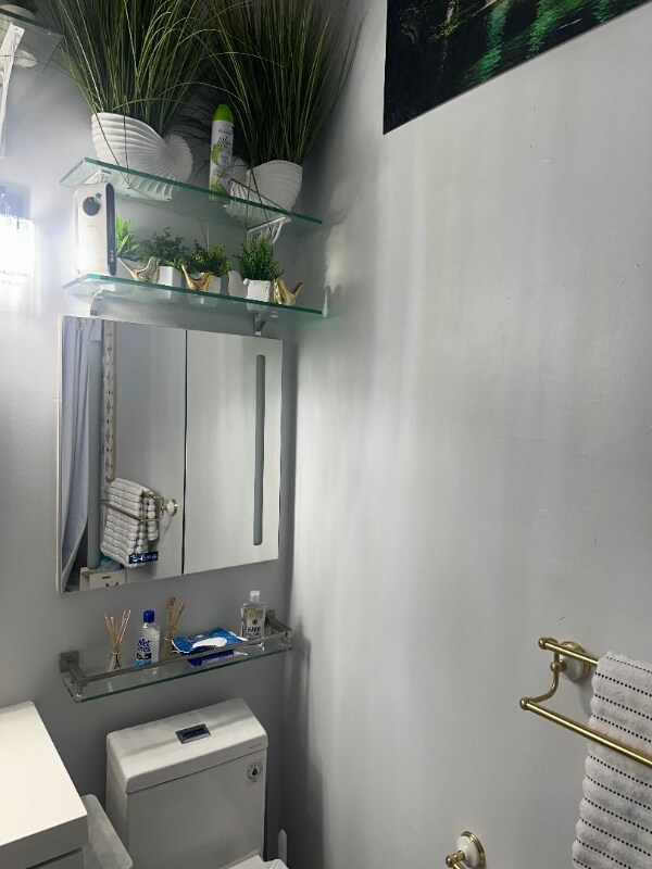 Building Photo - 8012 Valley Manor Rd