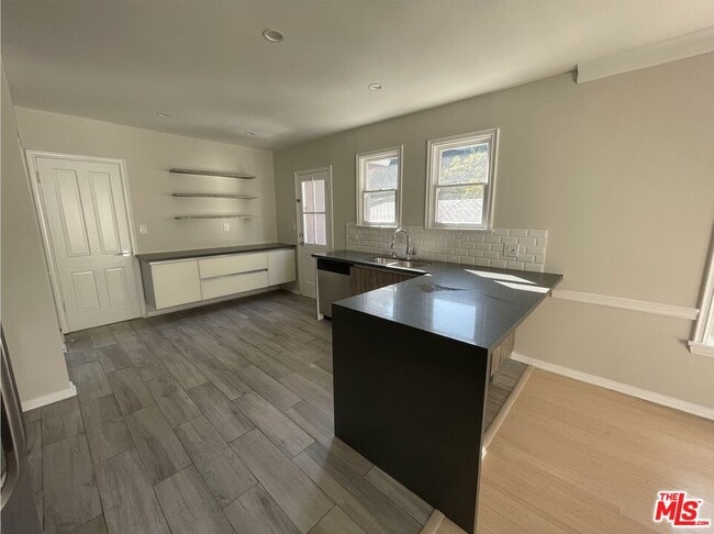 Building Photo - 437 Shirley Pl