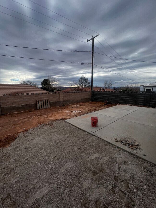 Building Photo - FF06