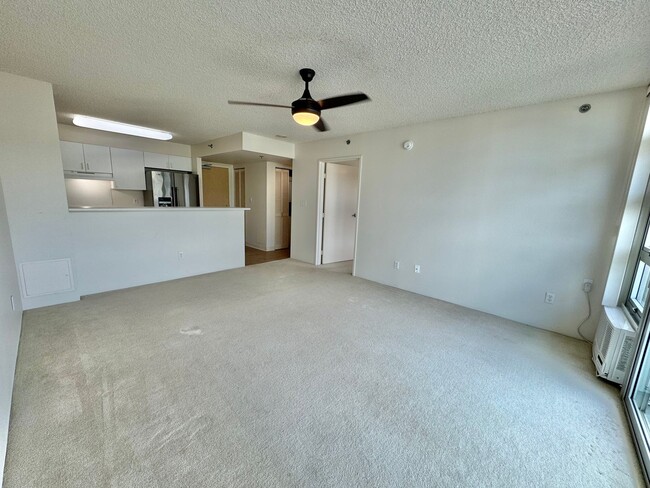 Building Photo - 1450 Young St