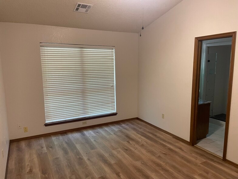 Primary Bedroom - 505 Ramsey St