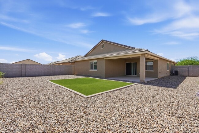Building Photo - 4bedroom 2 bath single family home!