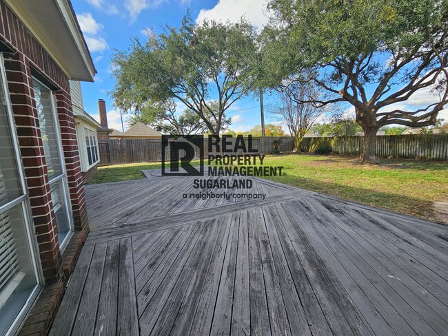 Building Photo - Executive Living in the Heart of Sugar Land