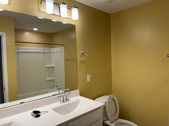 Building Photo - 501 Sage Oak Ln
