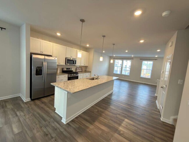 Building Photo - 8760 Whitman Dr