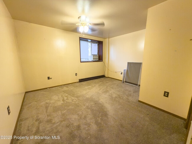 Building Photo - 526 Langan Rd