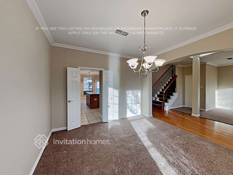 Building Photo - 2206 Kingsley Dr