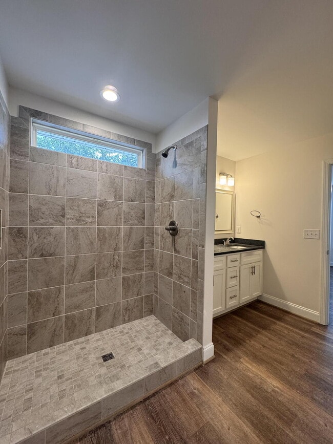 Building Photo - Modern 3-Bed, 2.5-Bath Home in Travelers R...