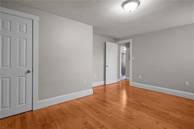 Building Photo - 54 Hillside Ave