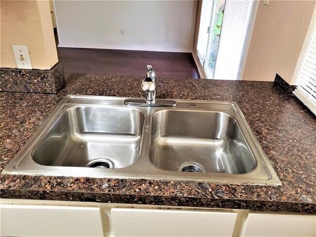 Building Photo - 3702 Lindsey Ct