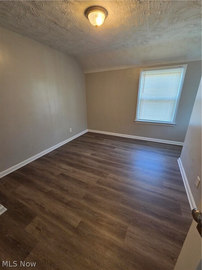 Building Photo - 994 Yellowstone Rd