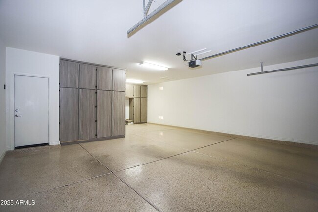 Building Photo - 1087 E Ibis St