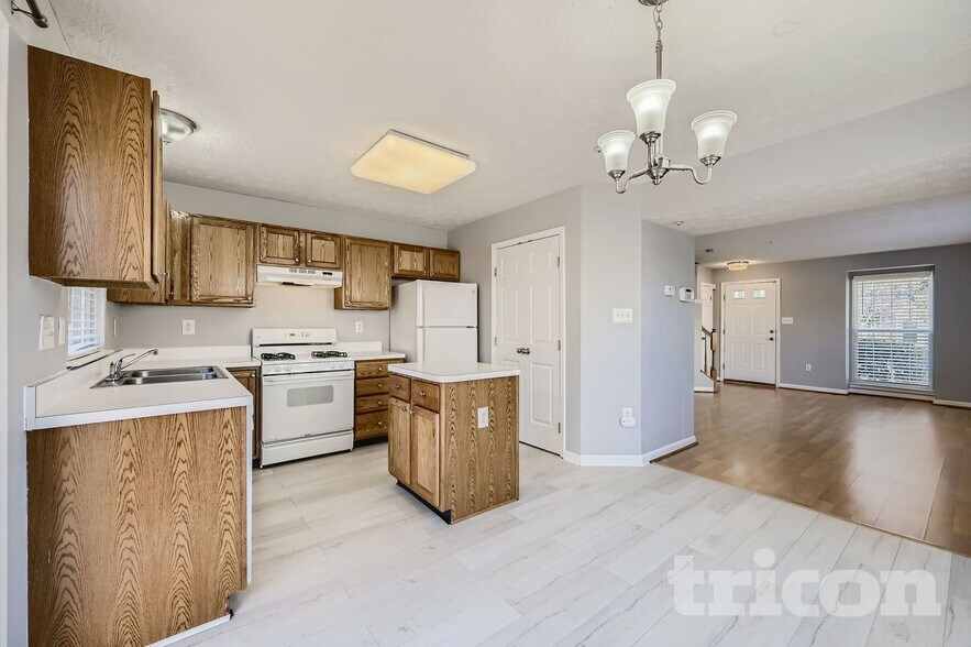 Building Photo - 8301 Water Lily Way