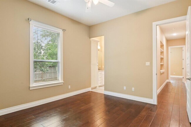 Building Photo - 124 Abamillo Dr