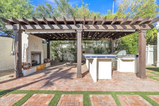 Building Photo - 10424 E Cannon Dr