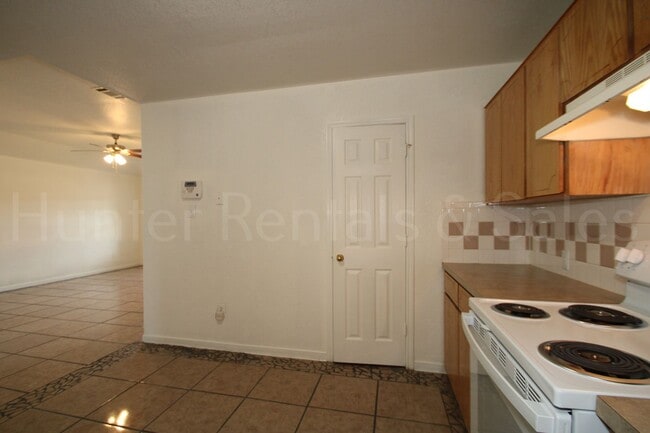 Building Photo - New Fence!