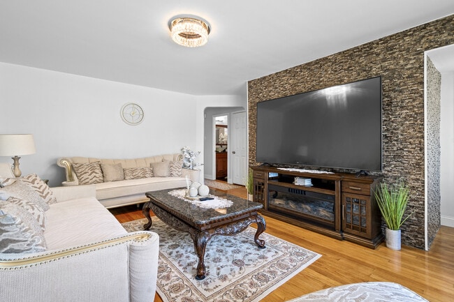 Building Photo - 7625 W Strong St