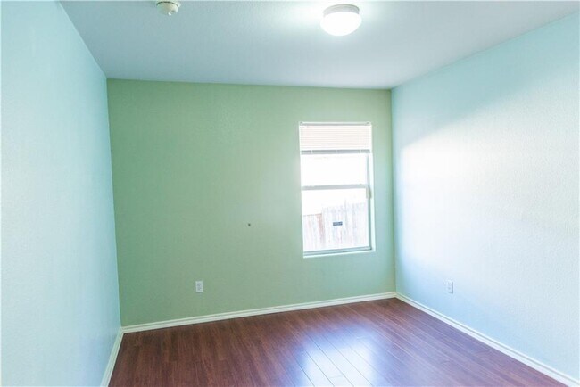 Building Photo - 3660 Pine Needle Cir