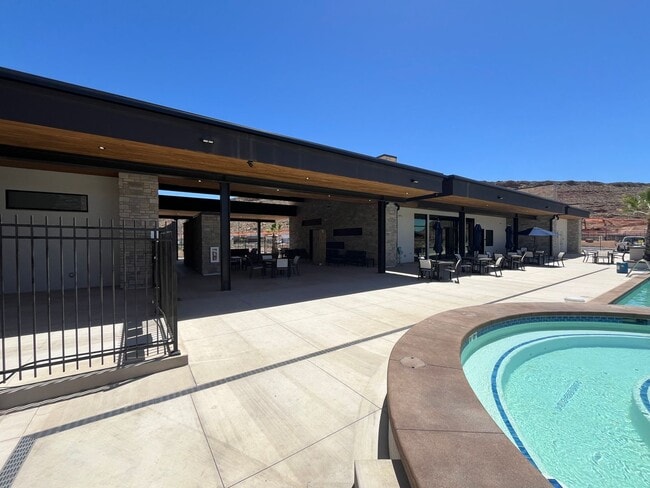 Building Photo - DIRECTLY ACROSS FROM THE AMMENITIES!