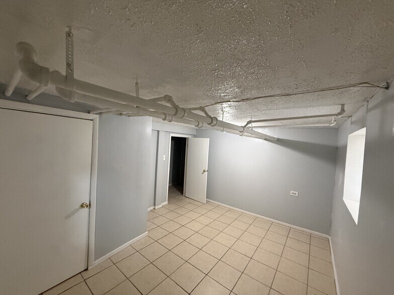 Building Photo - 2210 N Lockwood Ave