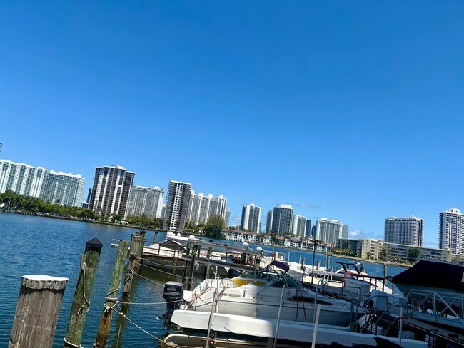 Building Photo - 18061 Biscayne Blvd