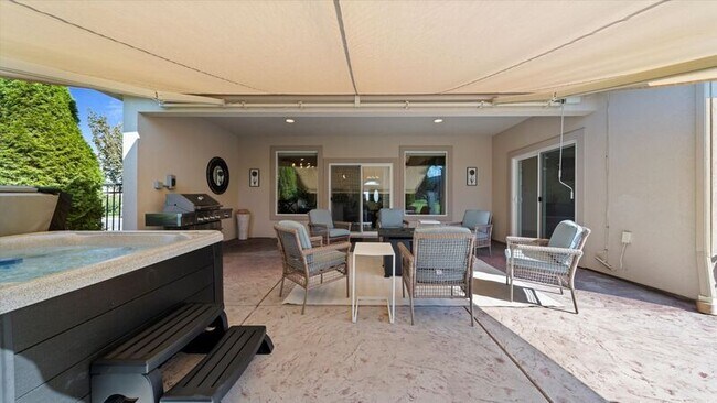 Building Photo - 8731 W Skagit Ave