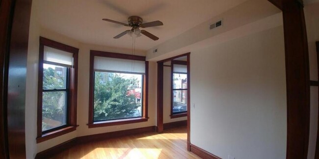 Building Photo - 3 bedroom in Chicago IL 60647