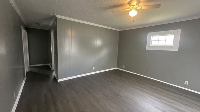 Building Photo - FIRST FULL MONTHS RENT FREE!! 2 Bedroom Duplex with Huge Back Yard!
