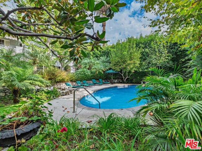 Building Photo - 1321 Hayworth Ave